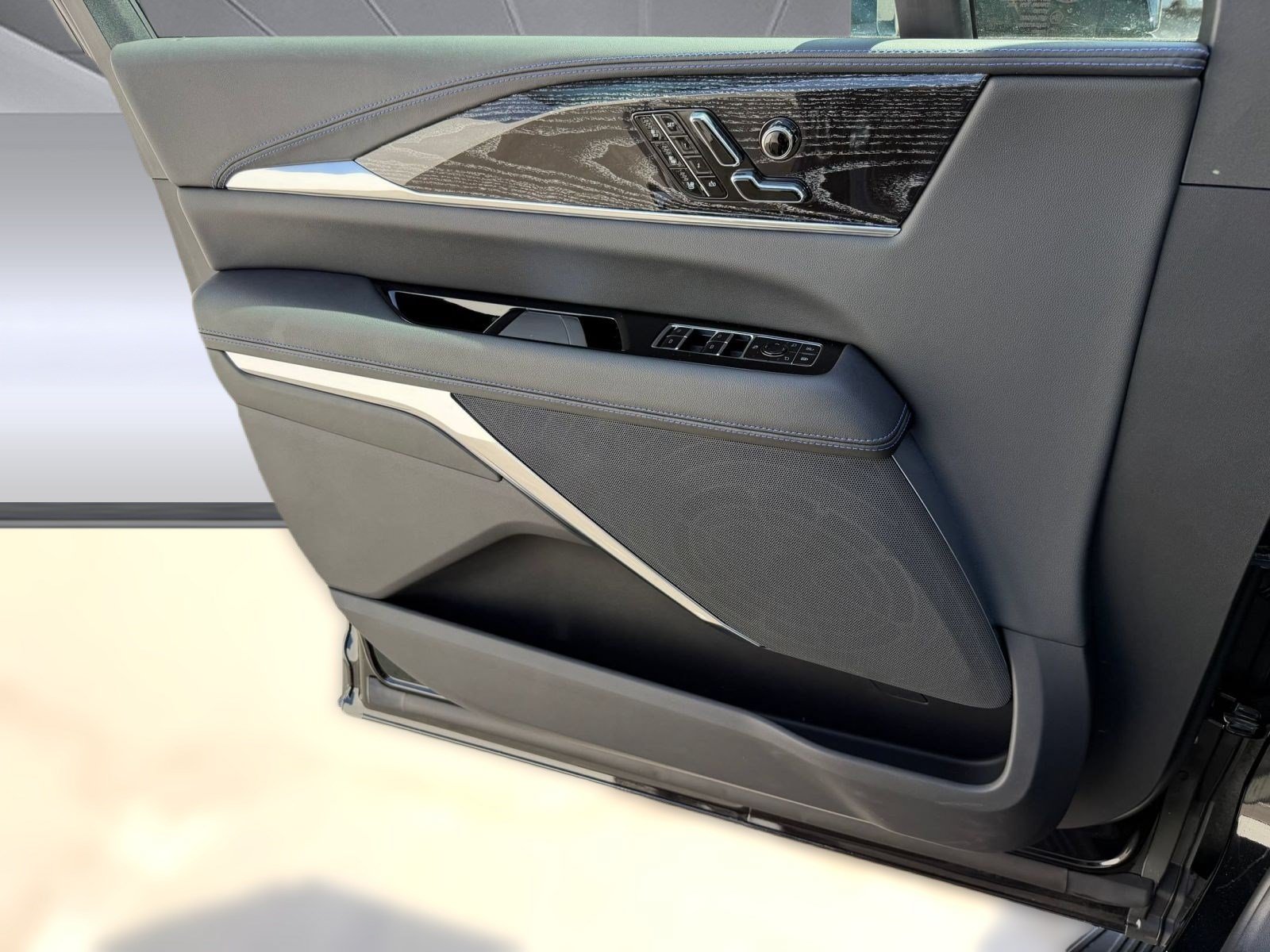 New 2026 Cadillac Escalade IQ Luxury 1 w/ LPO, Floor Liner Package AWD/4WD image 24