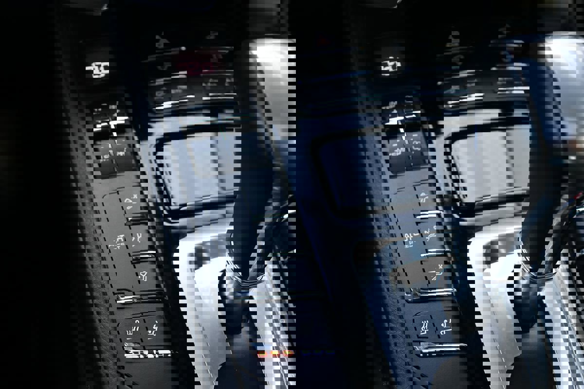 Used 2018 Porsche Cayenne Platinum Edition image 30