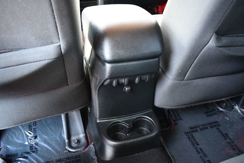 Used 2018 Jeep Wrangler Unlimited Sahara w/ Connectivity Group image 21