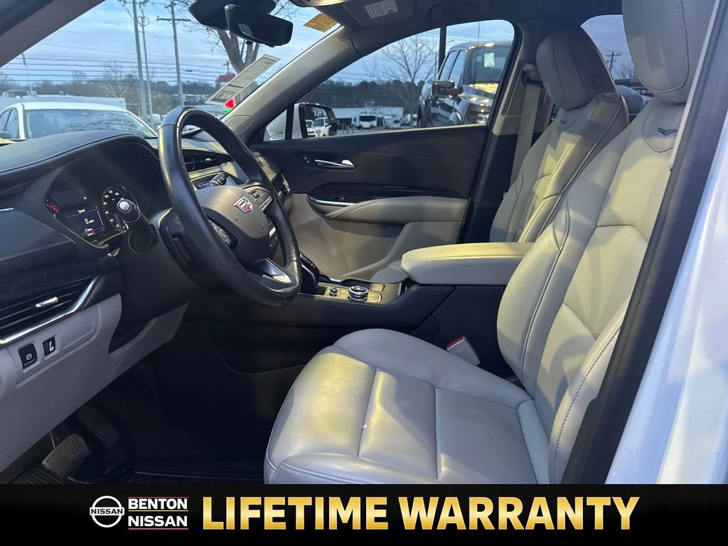 Used 2022 Cadillac XT4 Premium Luxury w/ Enhanced Visibility Package image 11