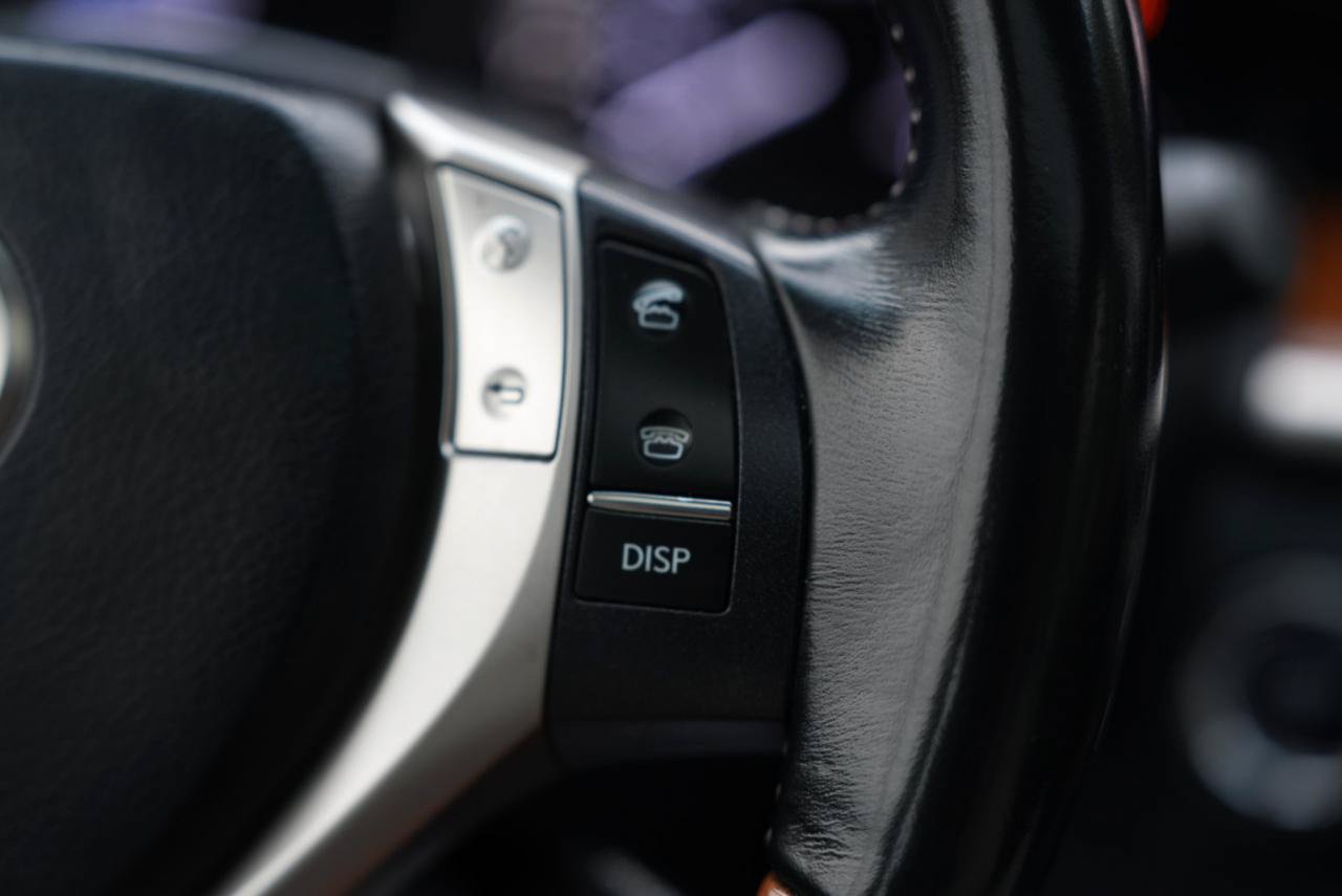 Used 2013 Lexus ES 300h w/ Luxury Pkg FWD image 17