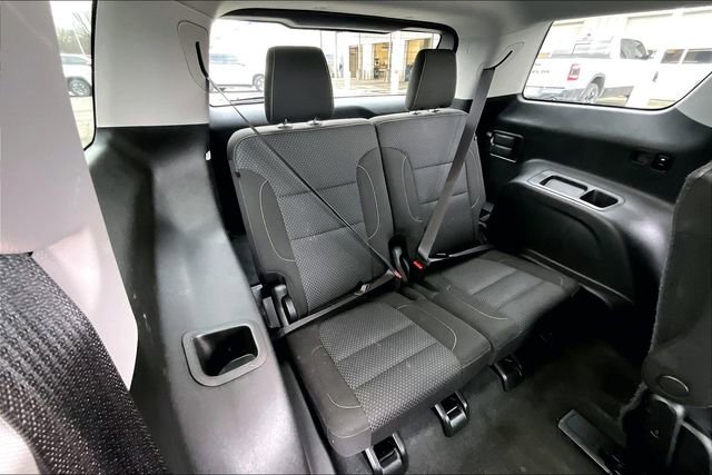 Used 2023 GMC Acadia SLE w/ Driver Convenience Package image 26