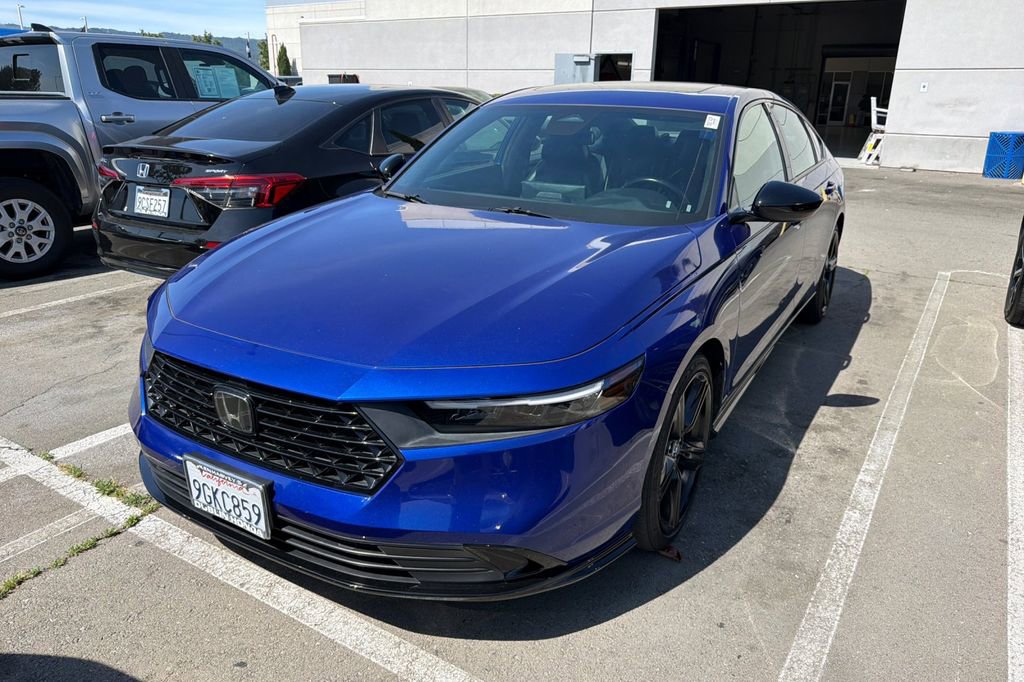 Used 2023 Honda Accord Sport image 2