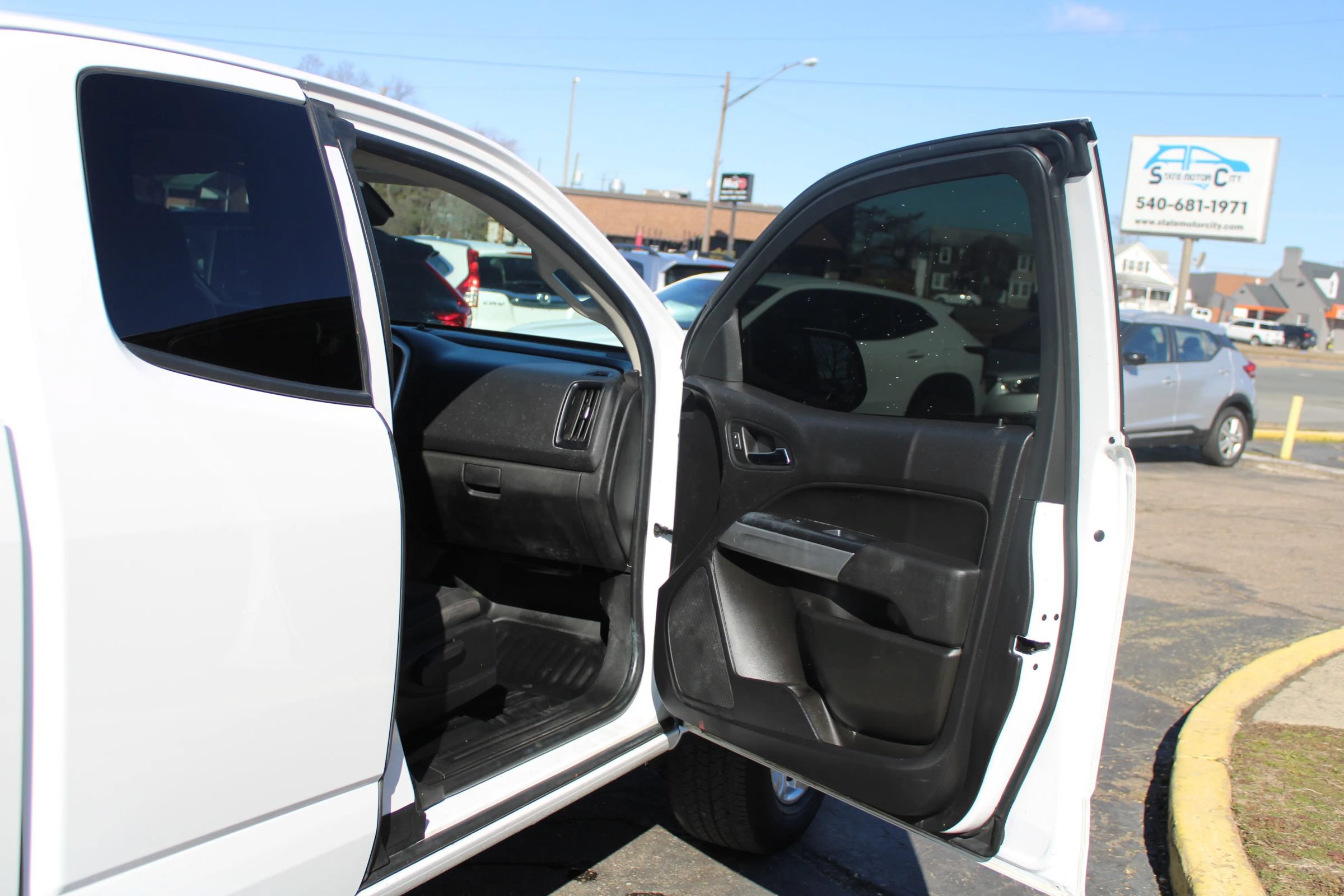 Used 2021 Chevrolet Colorado LT w/ Fleet Safety Package RWD image 10