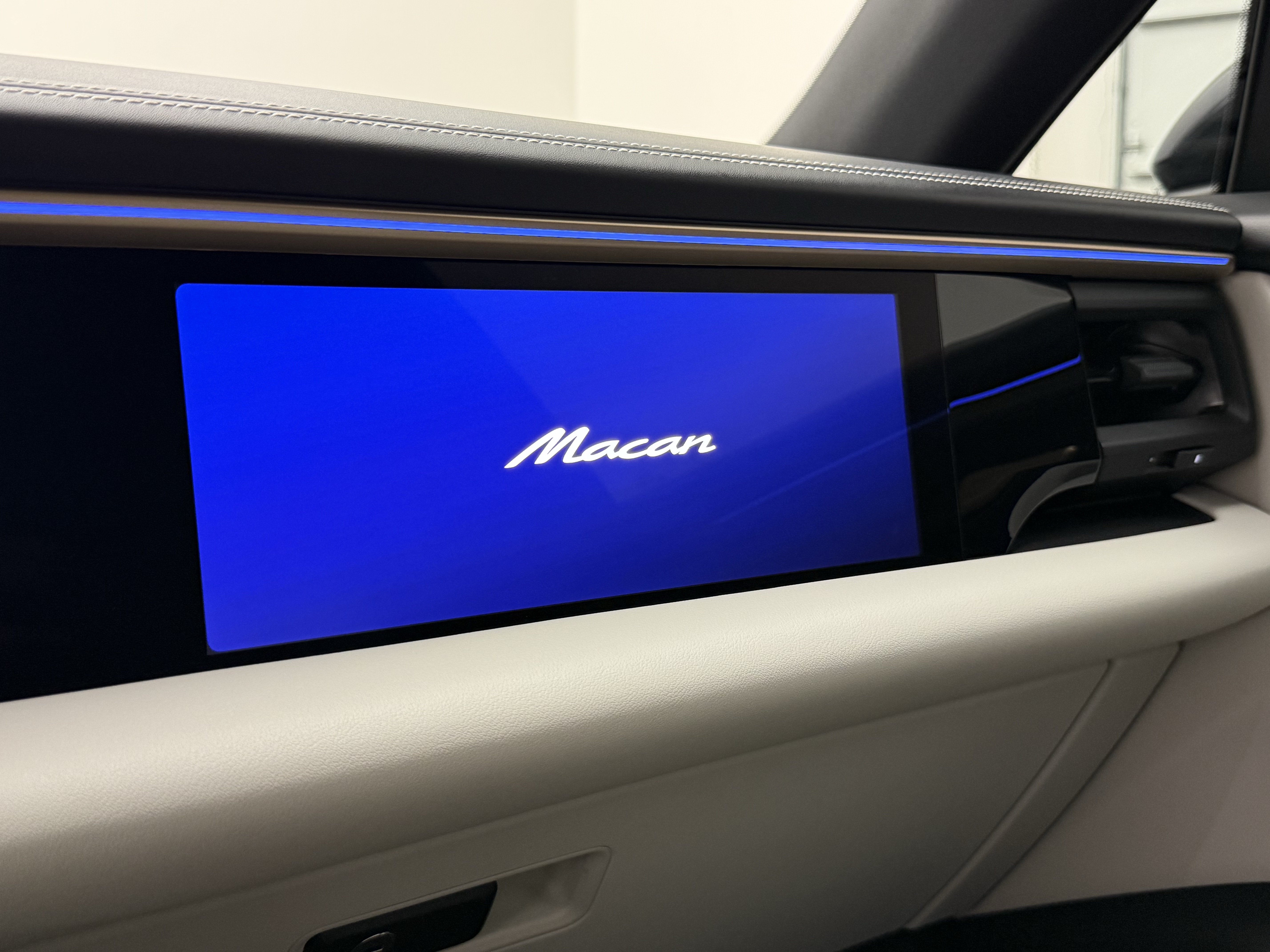 Used 2024 Porsche Macan 4 Electric AWD/4WD image 20