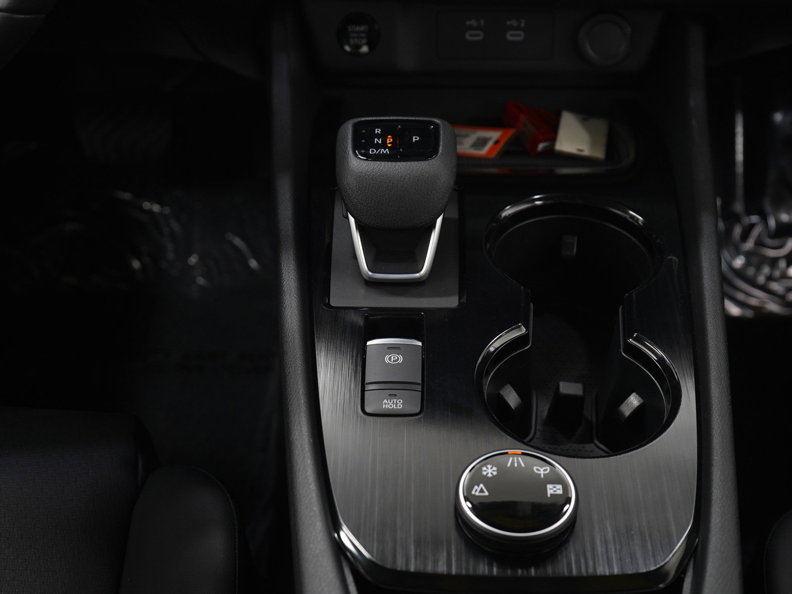 Used 2024 Nissan Rogue SV w/ SV Premium Package image 18