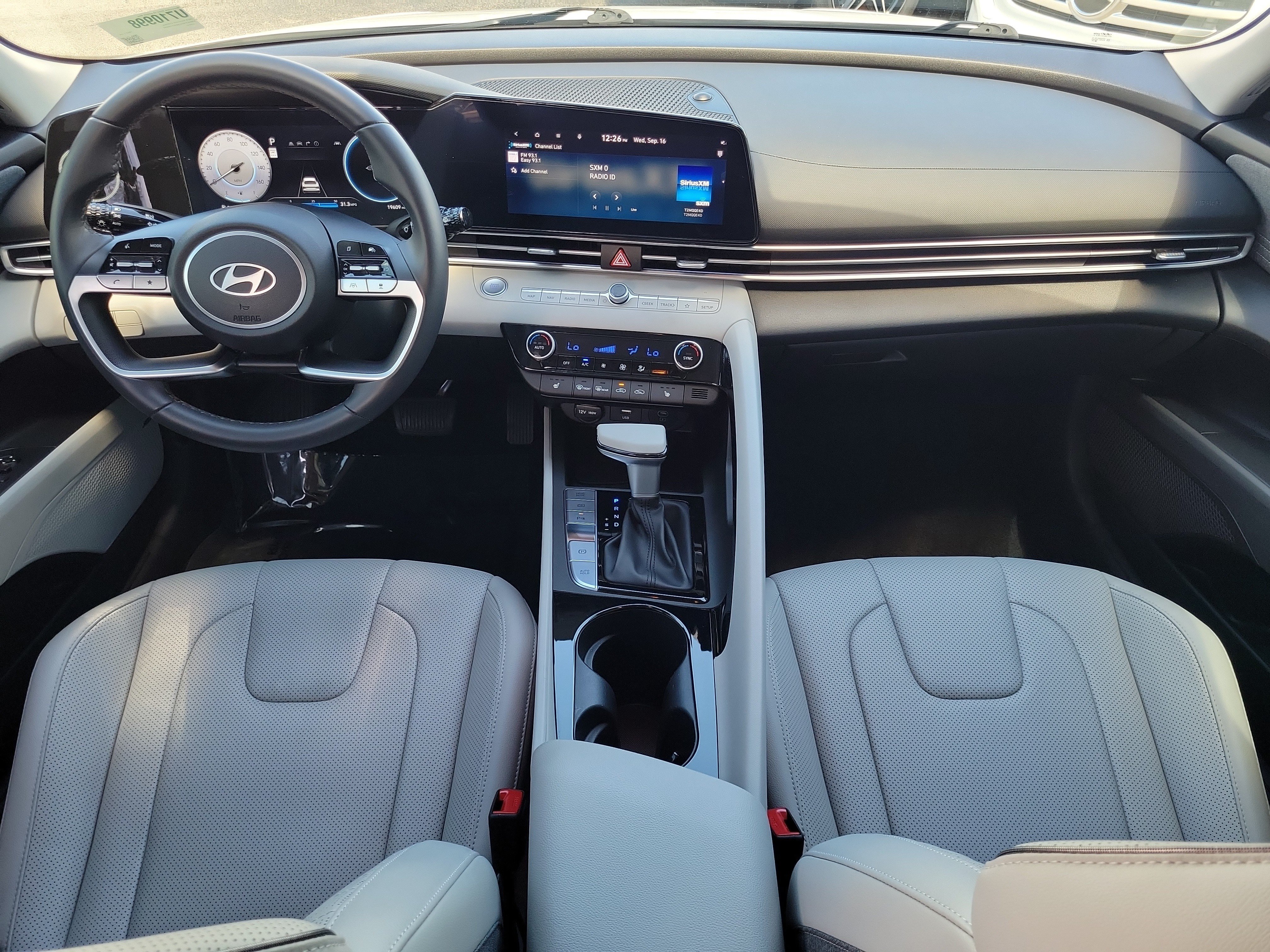 Used 2024 Hyundai Elantra Limited FWD image 14
