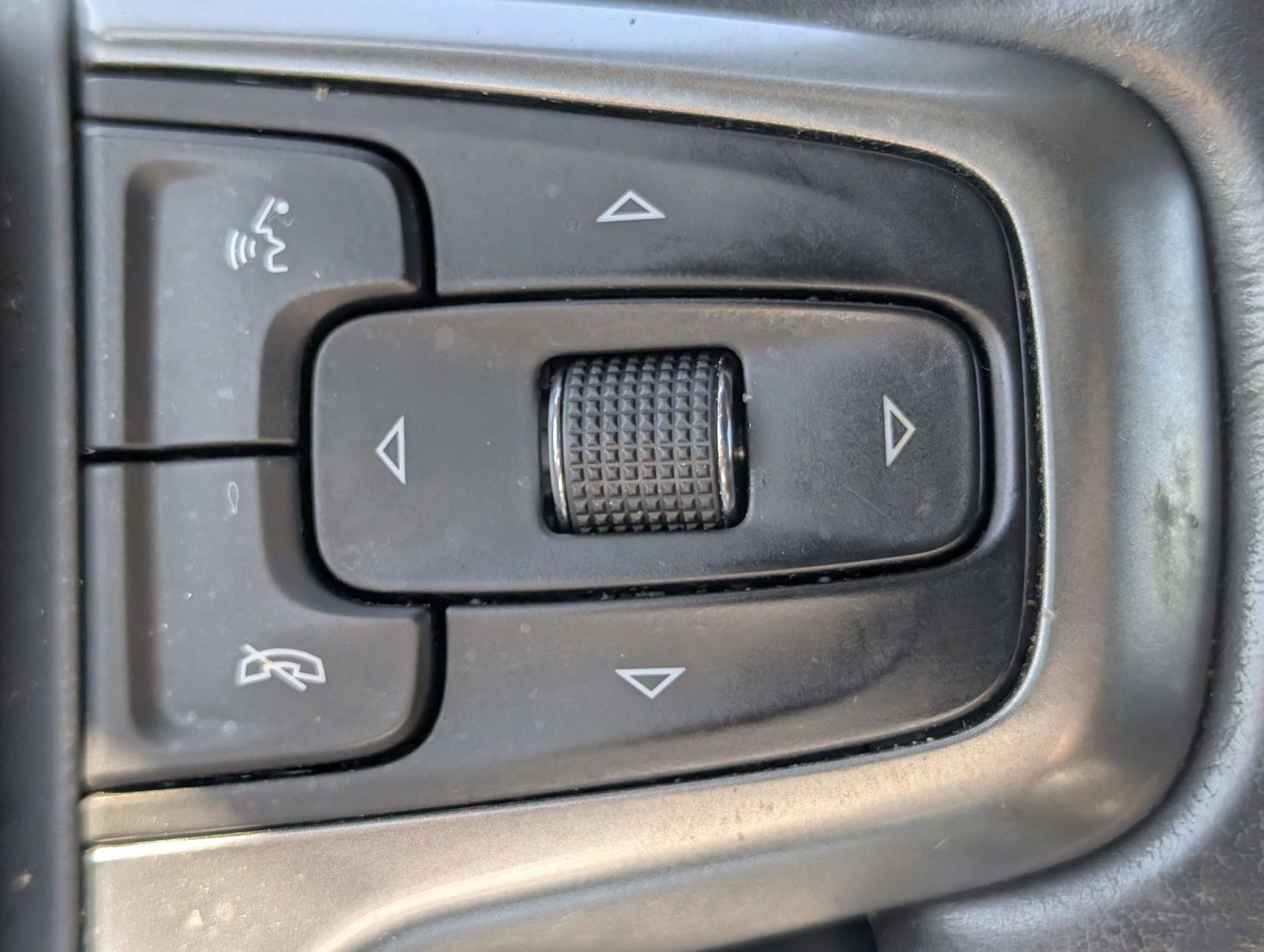 Used 2019 Chevrolet Silverado 1500 LTZ AWD/4WD image 16