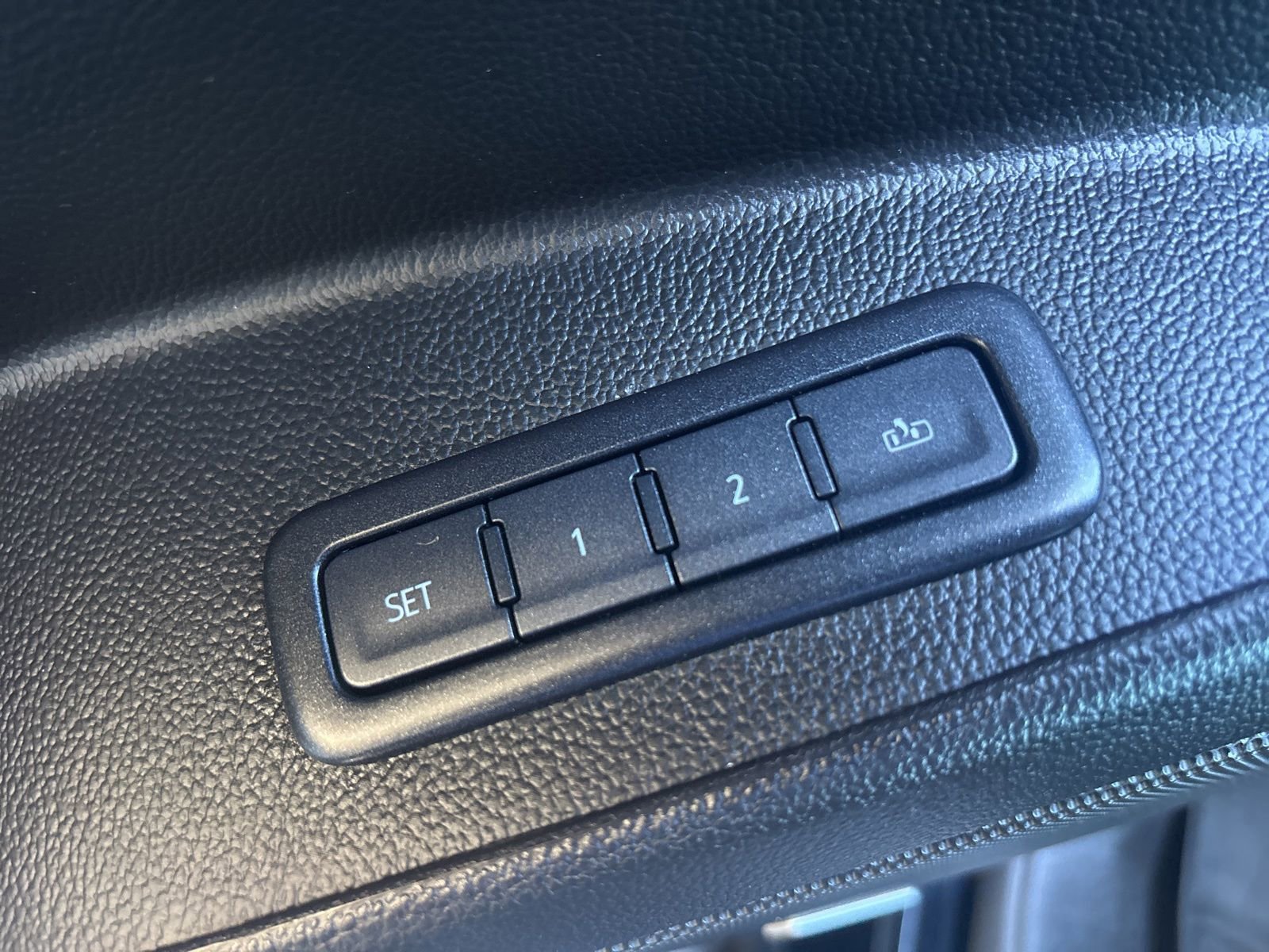 Used 2019 Chevrolet Tahoe LT AWD/4WD image 16