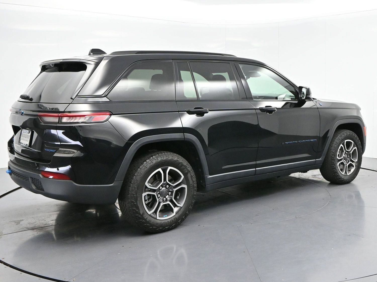 Used 2022 Jeep Grand Cherokee Trailhawk w/ Luxury Tech Group III AWD/4WD image 7