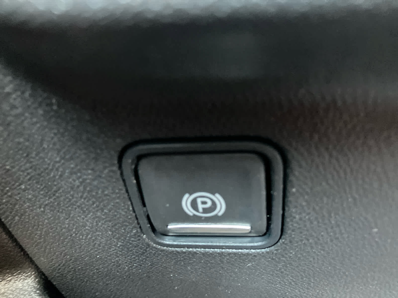 Used 2024 GMC Terrain SLT w/ Tech Package FWD image 16