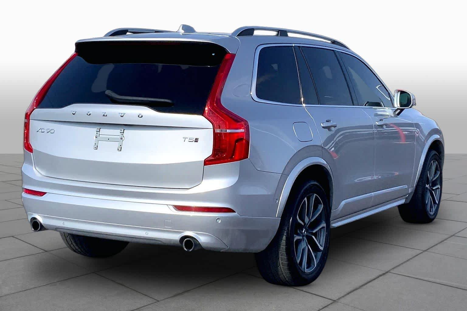Used 2018 Volvo XC90 T5 Momentum w/ Convenience Package AWD/4WD image 13