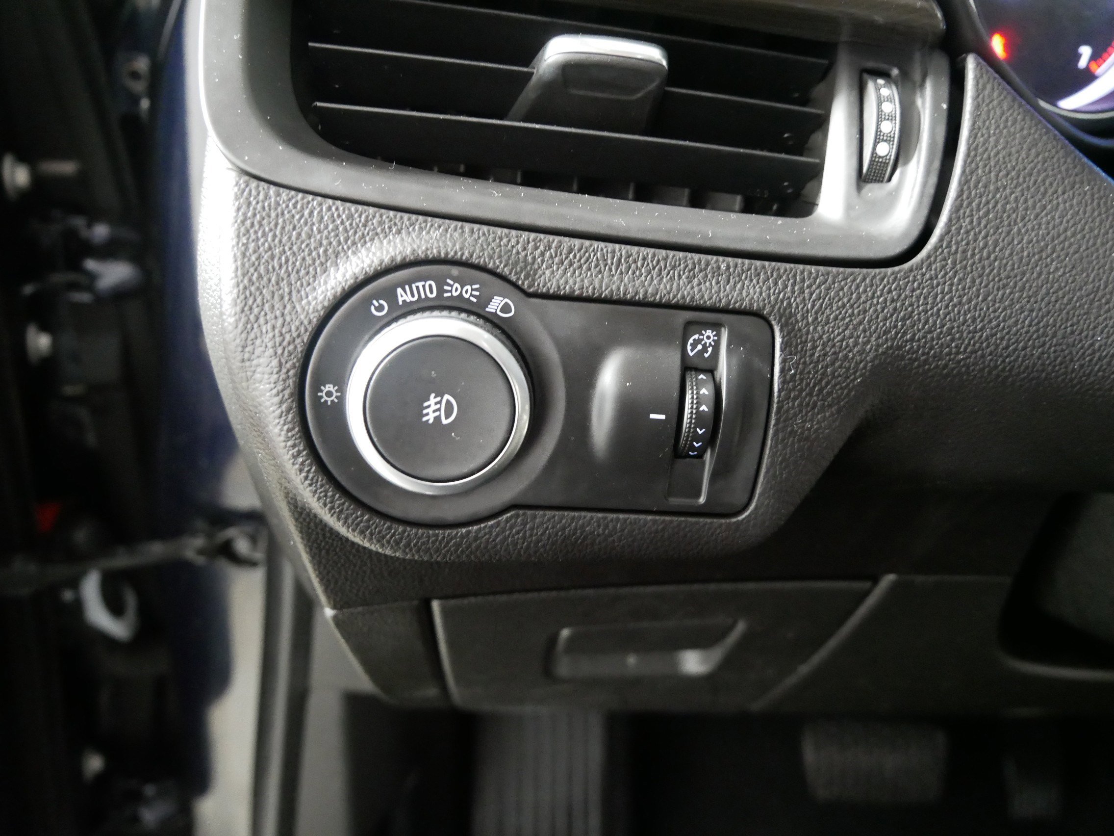 Used 2020 Buick Envision Essence image 26