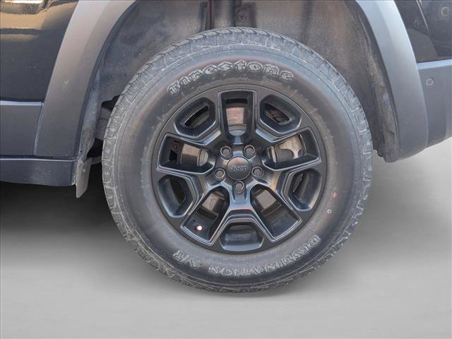 Used 2019 Jeep Cherokee Trailhawk image 9
