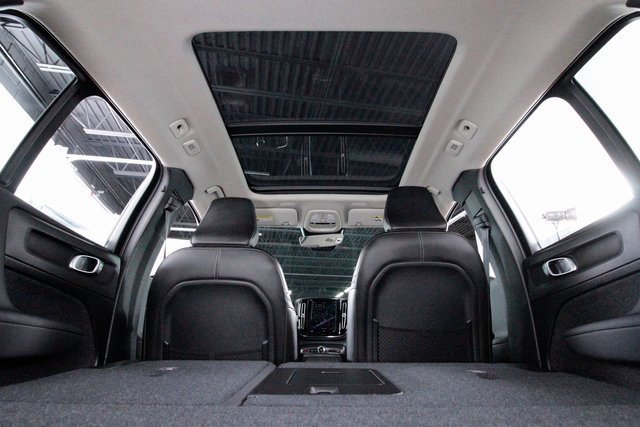 Certified 2025 Volvo XC40 B5 Plus image 39