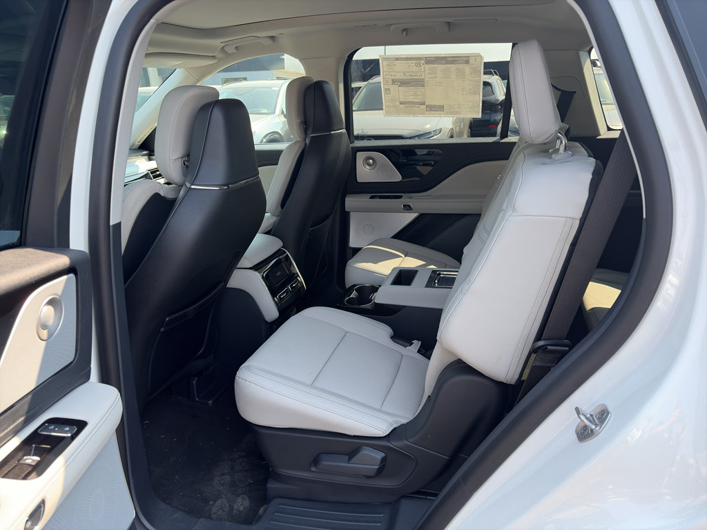 New 2026 Lincoln Aviator Reserve w/ Luxury Package AWD/4WD image 13