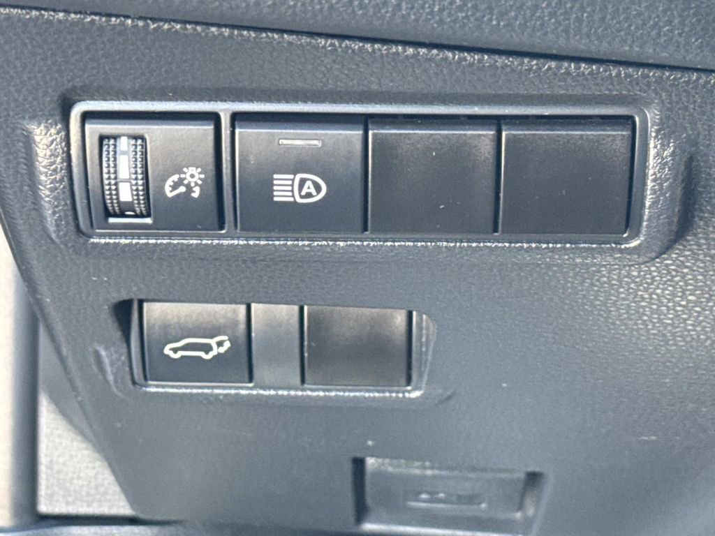 Used 2024 Toyota Corolla Cross XLE AWD/4WD image 14