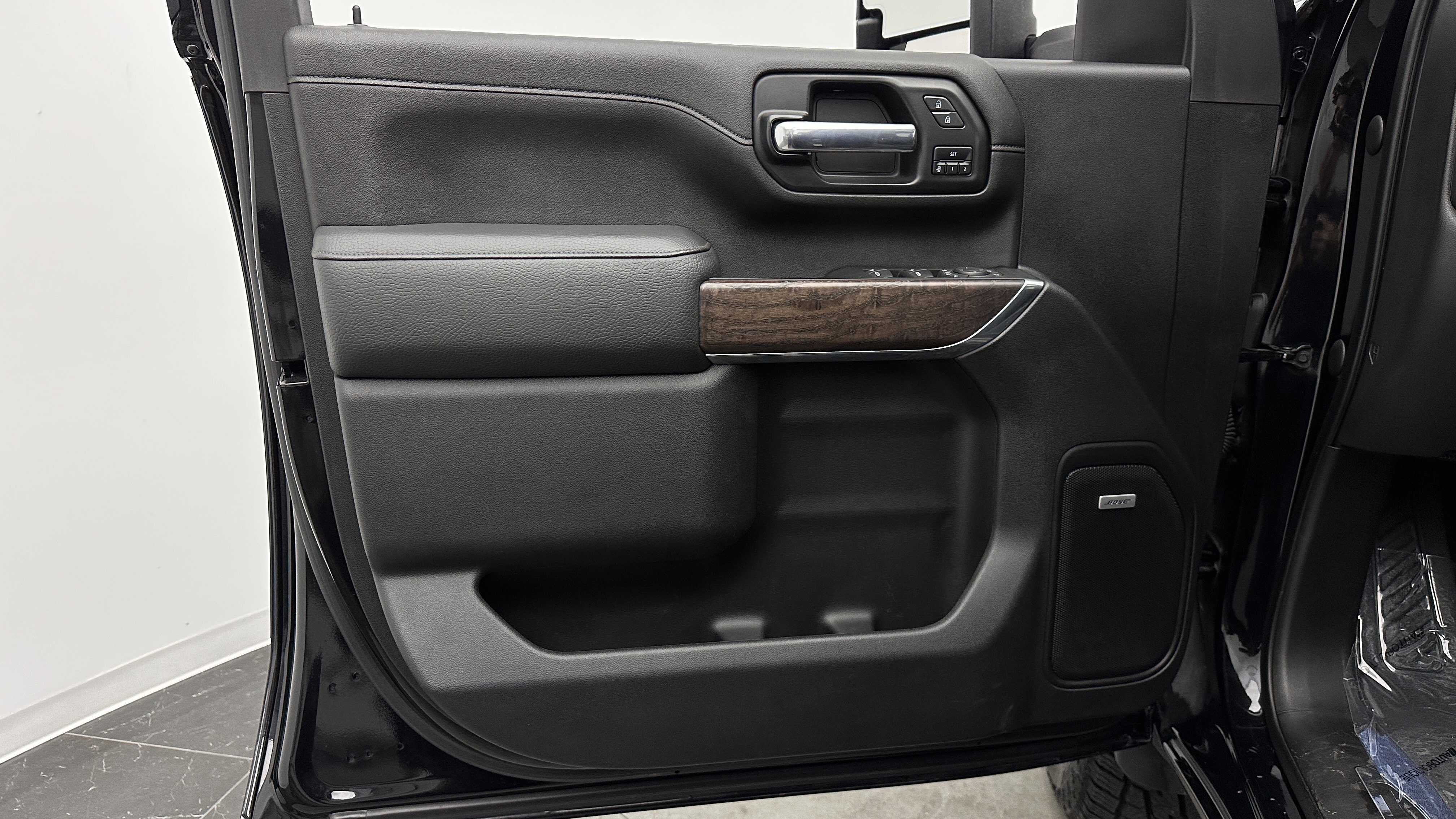 Used 2021 GMC Sierra 3500 Denali w/ Denali Black Diamond Edition AWD/4WD image 11