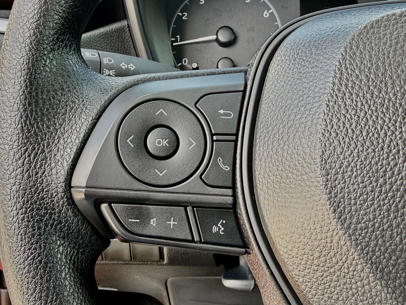 Used 2025 Toyota Corolla LE w/ LE Premium Package image 31