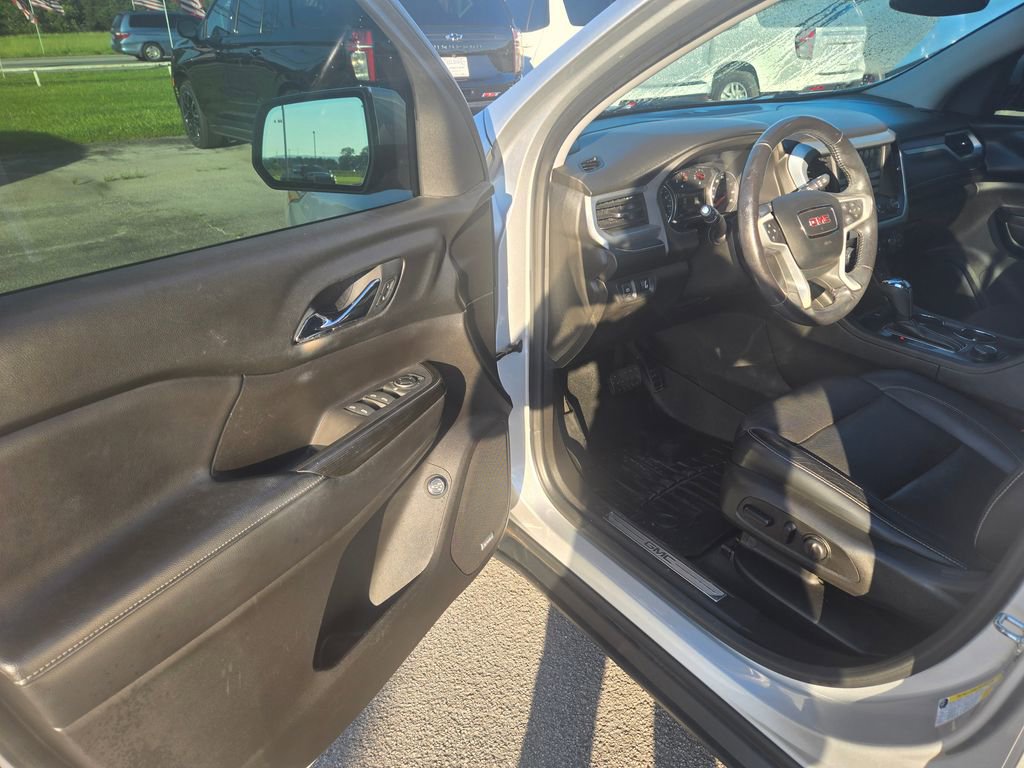 Used 2025 Chevrolet Traverse RS w/ LPO, Floor Liner Package FWD image 6