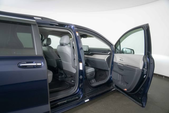 Used 2024 Toyota Sienna XLE FWD image 28