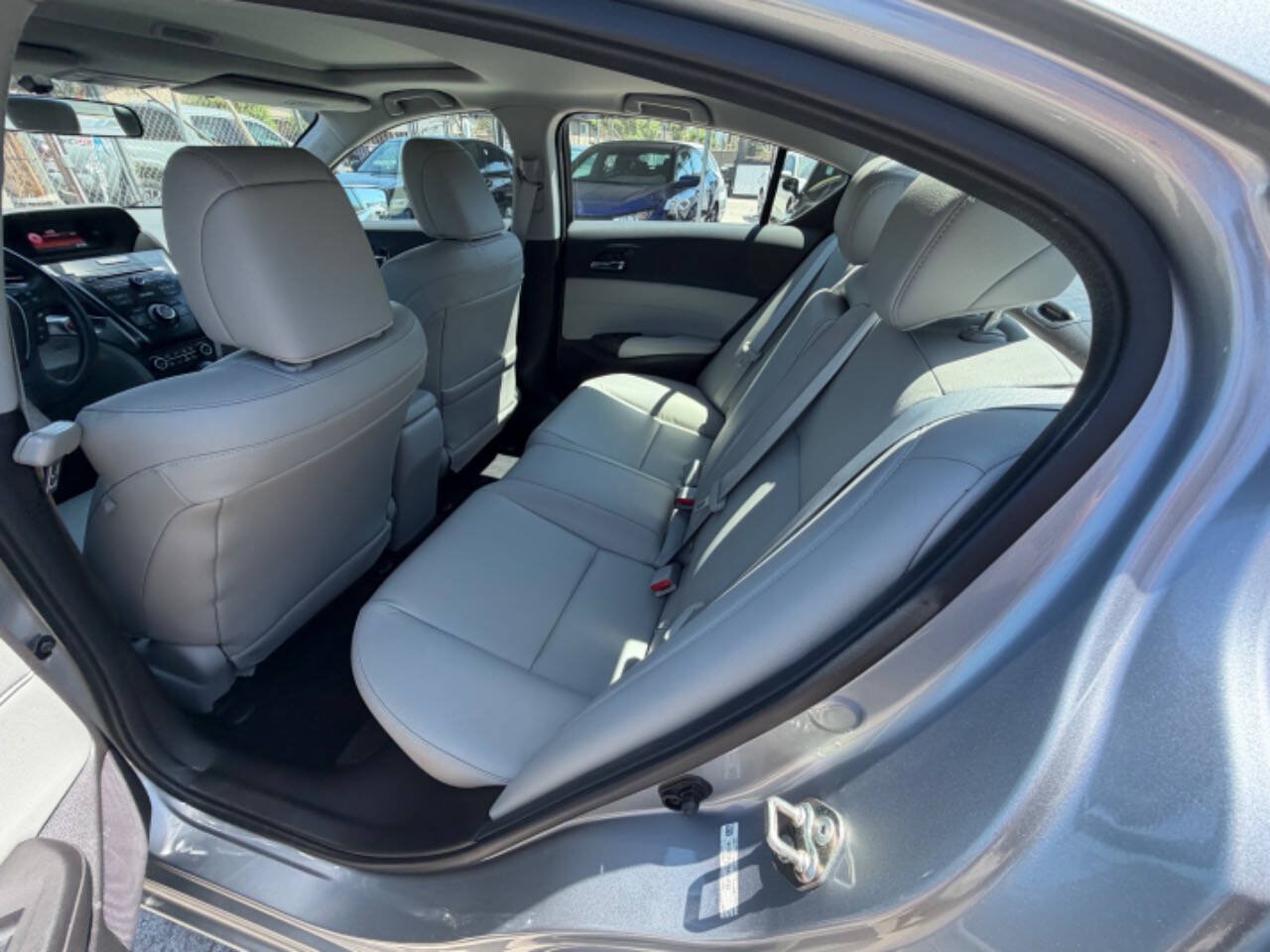 Used 2017 Acura ILX FWD image 11