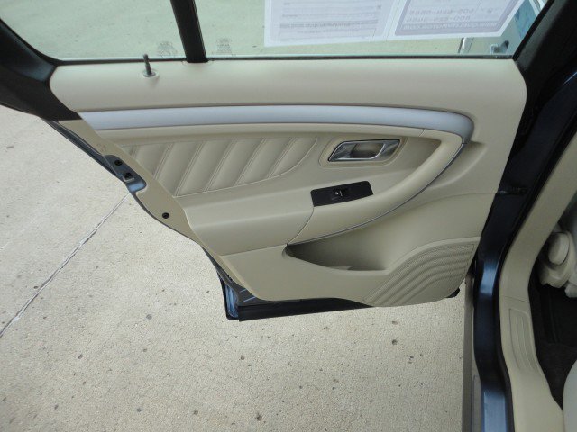 Used 2018 Ford Taurus SE image 9