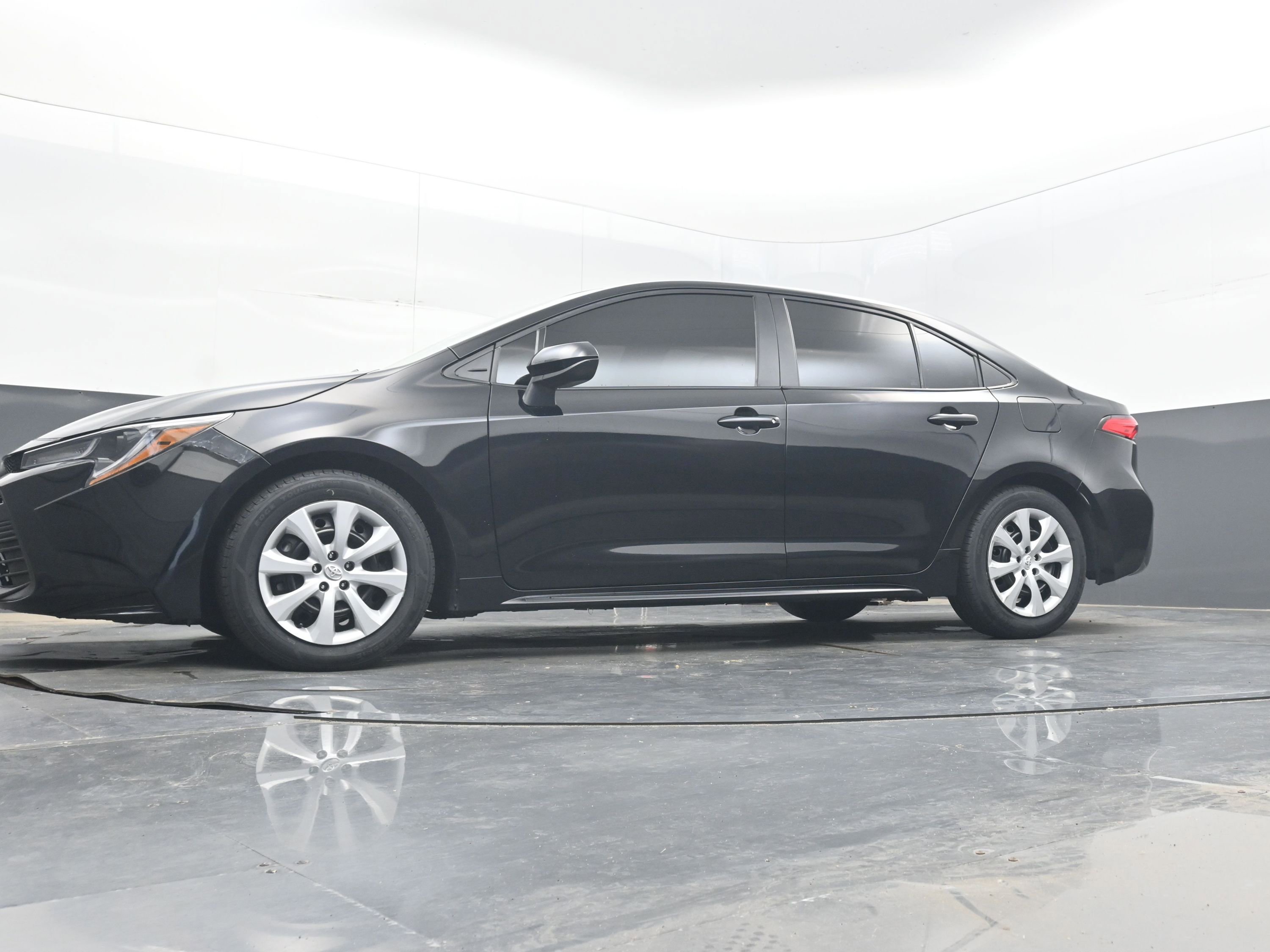 Used 2025 Toyota Corolla LE FWD image 26