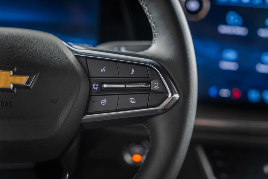 Used 2026 Chevrolet Suburban Premier image 33