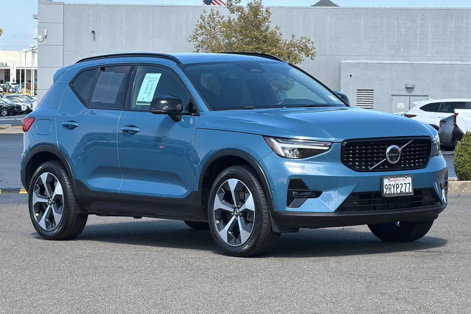 Used 2024 Volvo XC40 B5 Plus AWD/4WD image 5