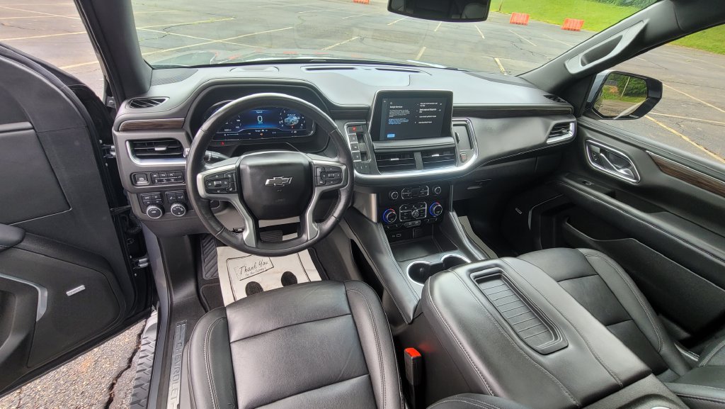 Used 2022 Chevrolet Tahoe Z71 w/ Luxury Package AWD/4WD image 23