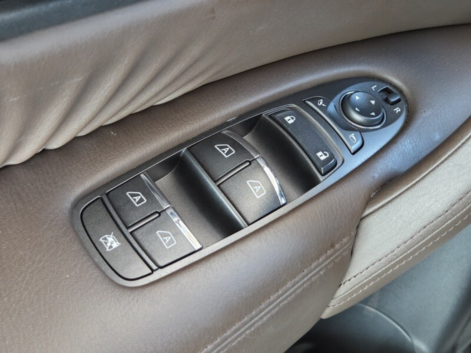 Used 2023 Nissan Armada Platinum w/ Captain's Chairs Package AWD/4WD image 27
