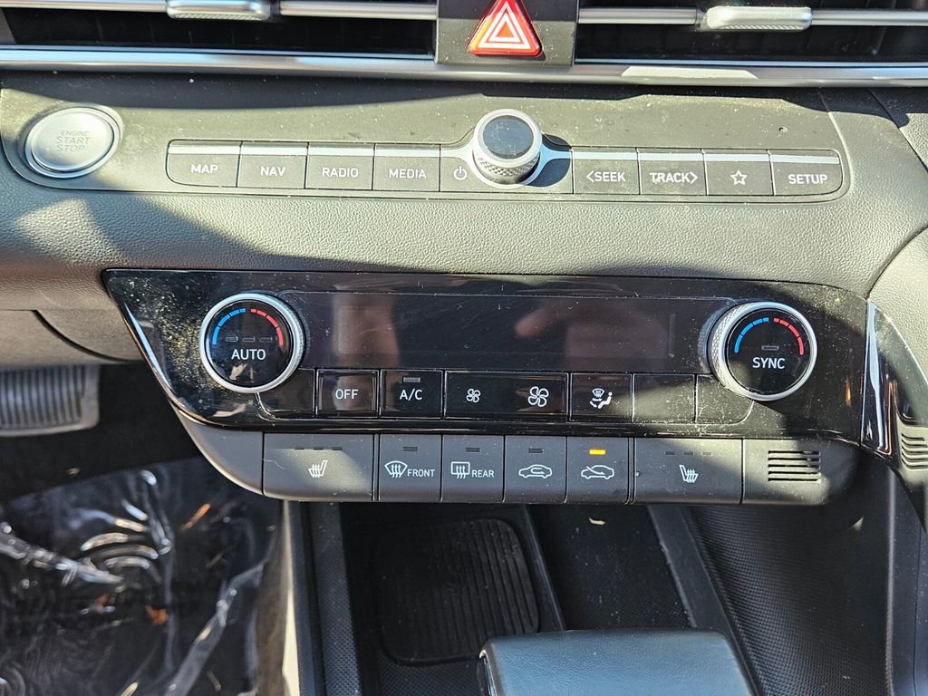 Used 2025 Hyundai Elantra SEL image 19