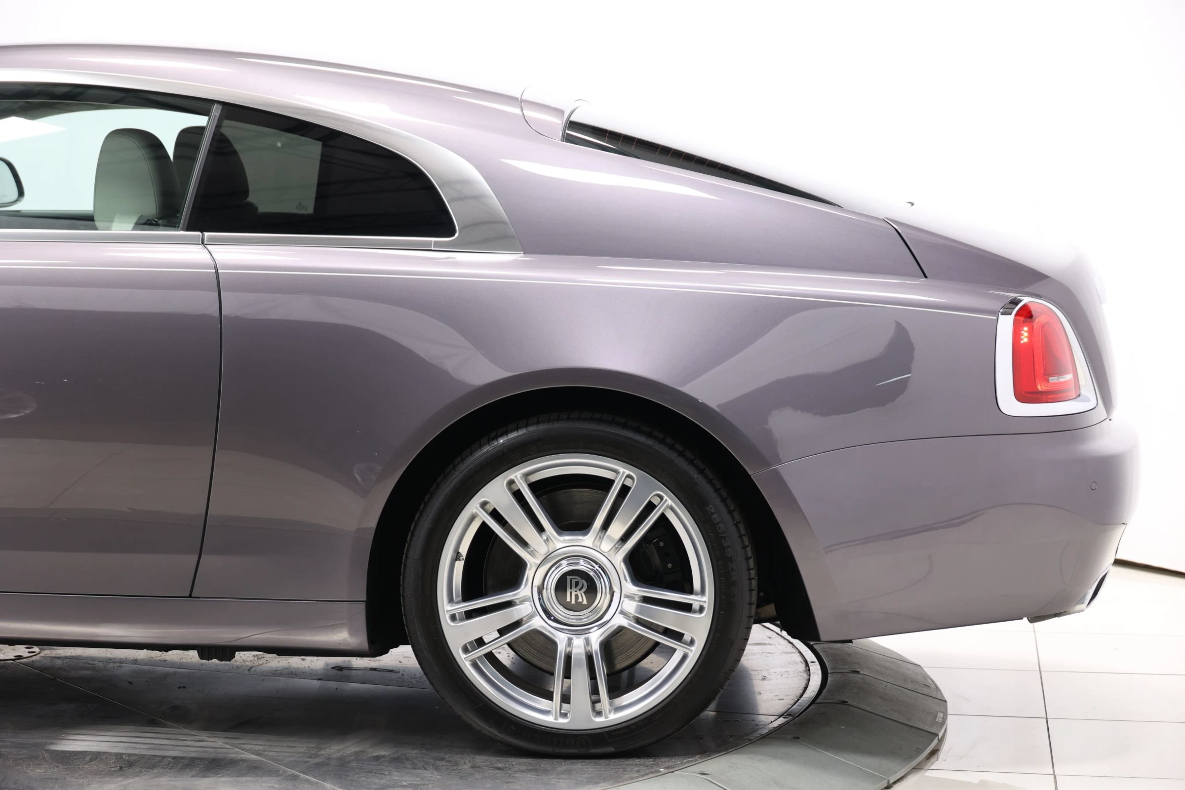 Used 2017 Rolls-Royce Wraith RWD image 13