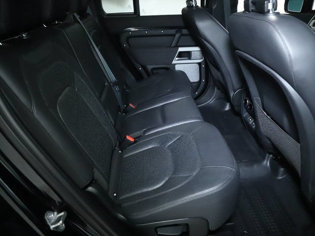 Certified 2023 Land Rover Defender 130 SE AWD/4WD image 32