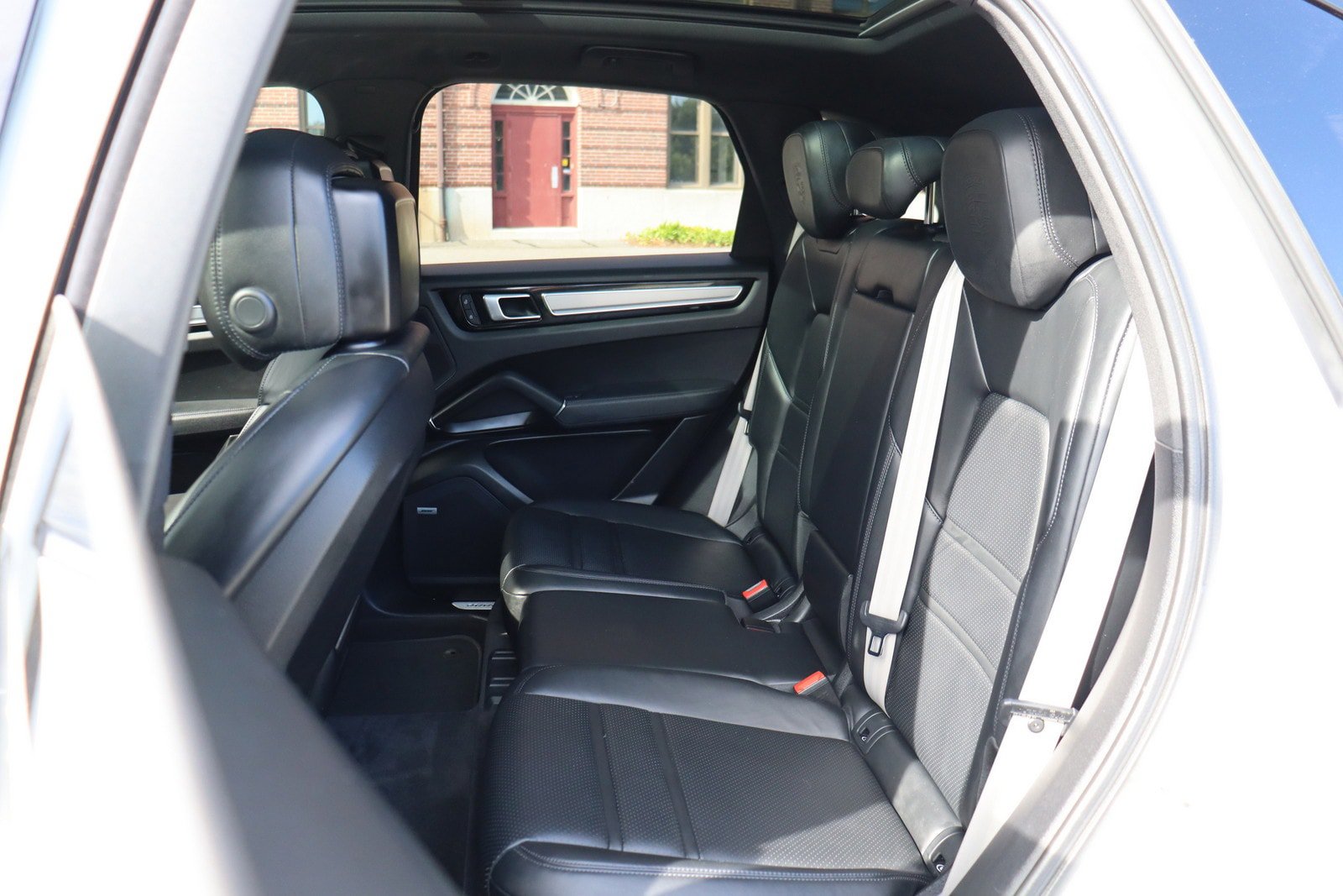 Used 2023 Porsche Cayenne Platinum Edition AWD/4WD image 14