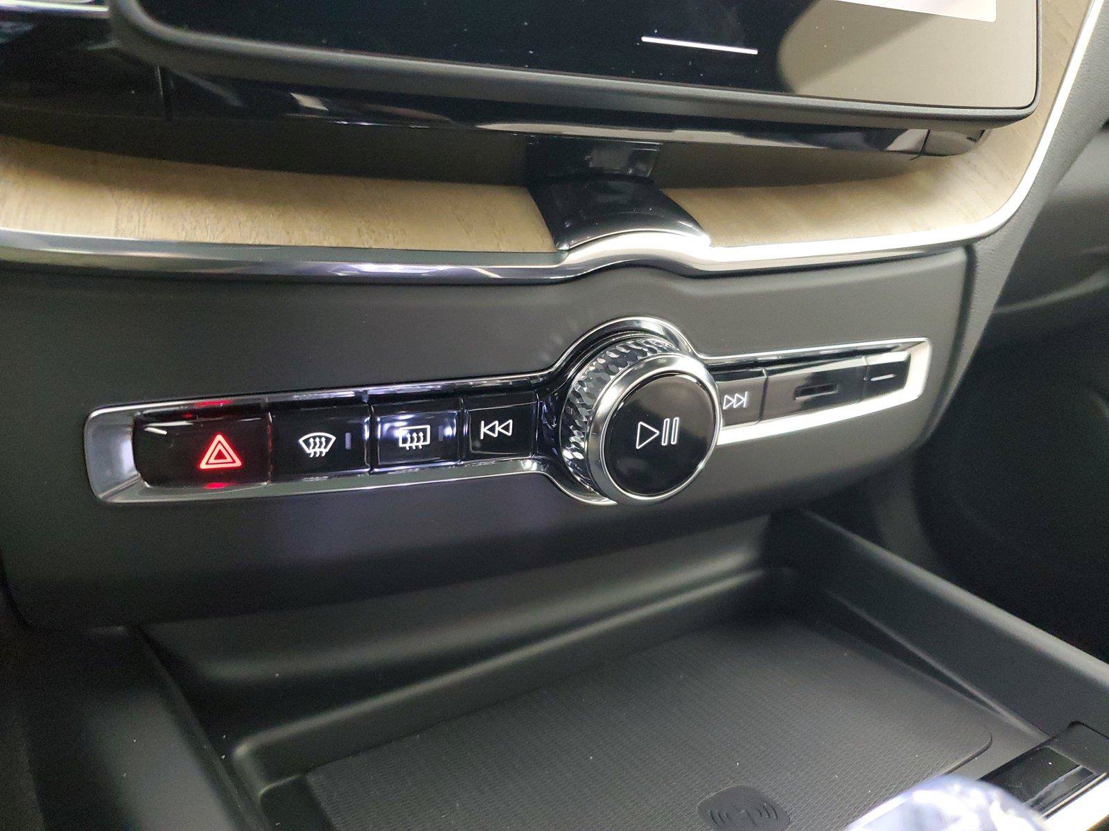 New 2026 Volvo XC60 B5 Core w/ Climate Package AWD/4WD image 30