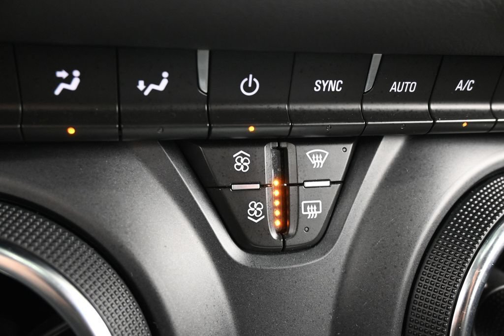 Used 2022 Chevrolet Blazer LT FWD image 25