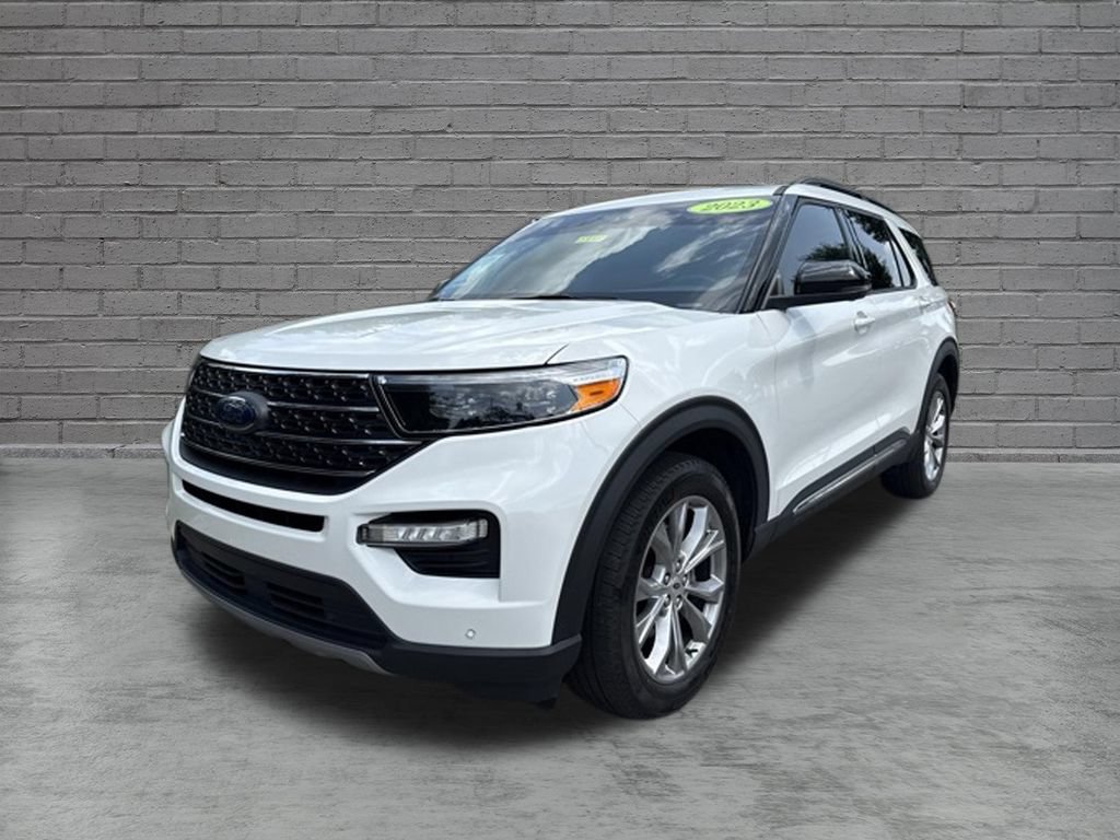 Used 2023 Ford Explorer XLT w/ Equipment Group 202A AWD/4WD image 3