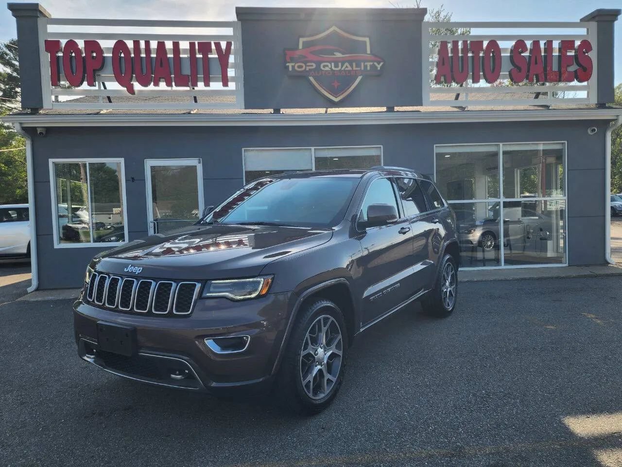 Used 2018 Jeep Grand Cherokee Limited AWD/4WD image 1