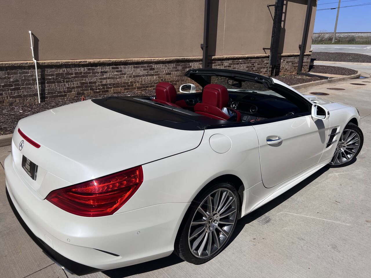 Used 2018 Mercedes-Benz SL 550 SL 550 2dr Roadster w/ Driver Assistance Package image 18