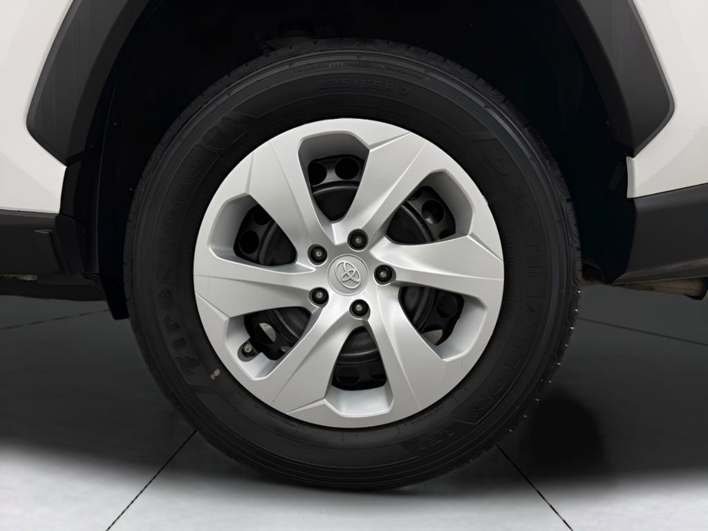 Used 2025 Toyota RAV4 LE image 28