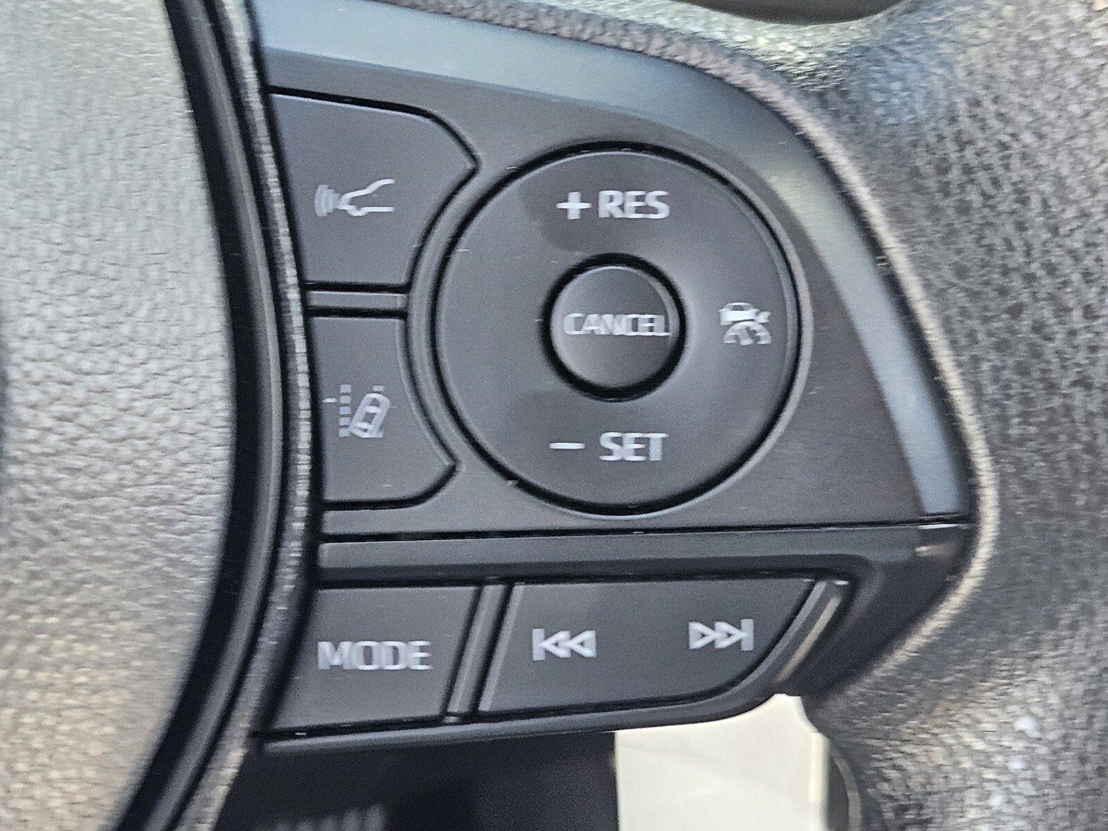 Used 2025 Toyota RAV4 LE AWD/4WD image 25