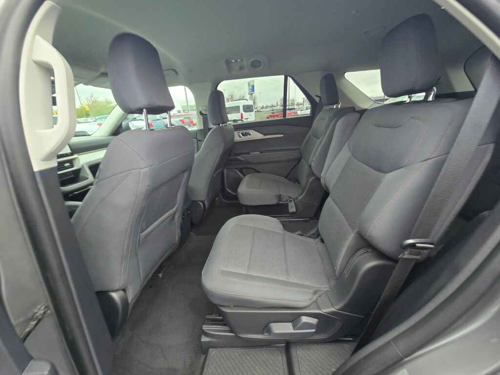 Used 2025 Ford Explorer Active image 13