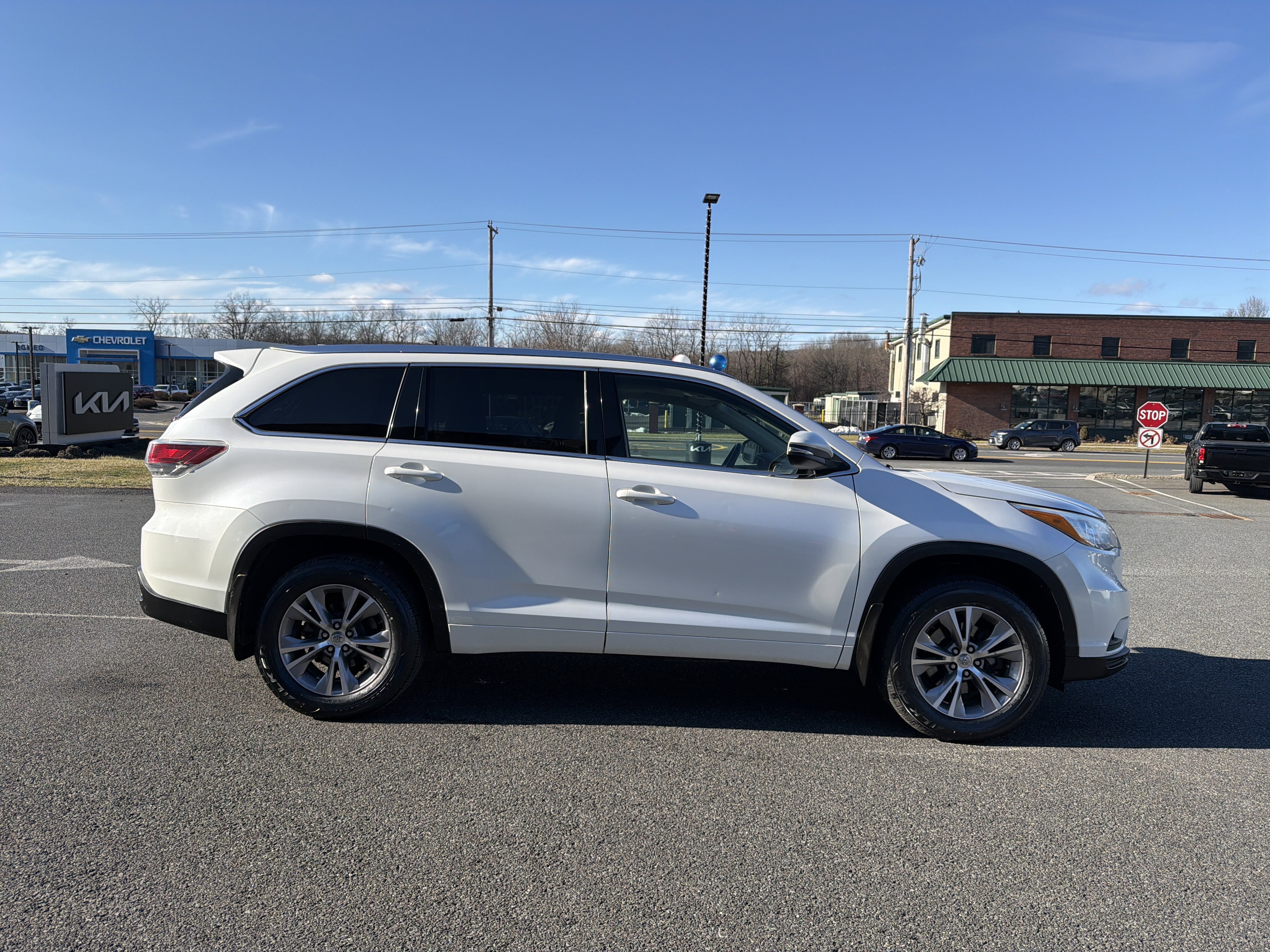 Used 2015 Toyota Highlander XLE image 4