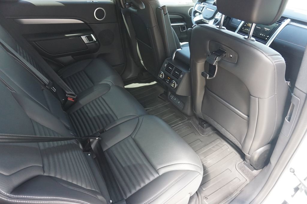 New 2025 Land Rover Discovery Dynamic SE image 26