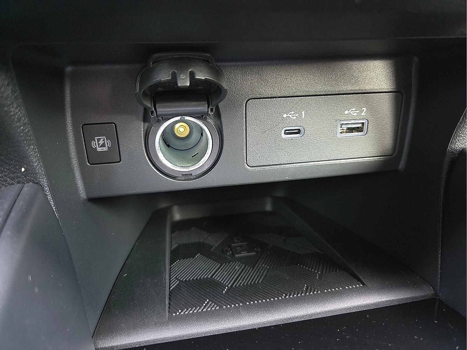 Used 2025 Nissan Versa SR w/ Trunk Package image 20