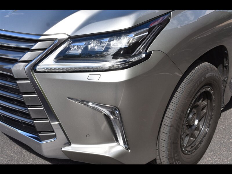 Used 2018 Lexus LX 570 4WD w/ Luxury Package image 51