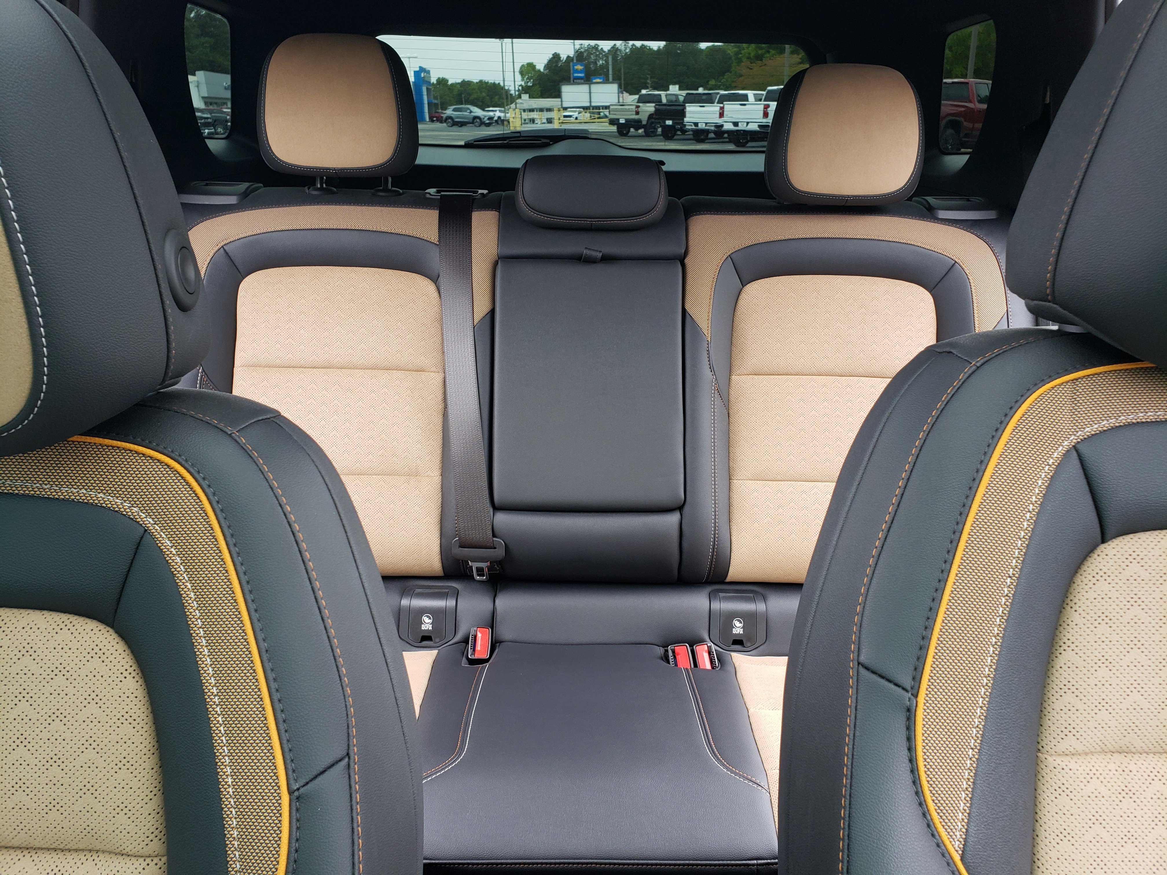 Used 2025 Chevrolet Equinox ACTIV w/ Safety and Technology Package FWD image 32