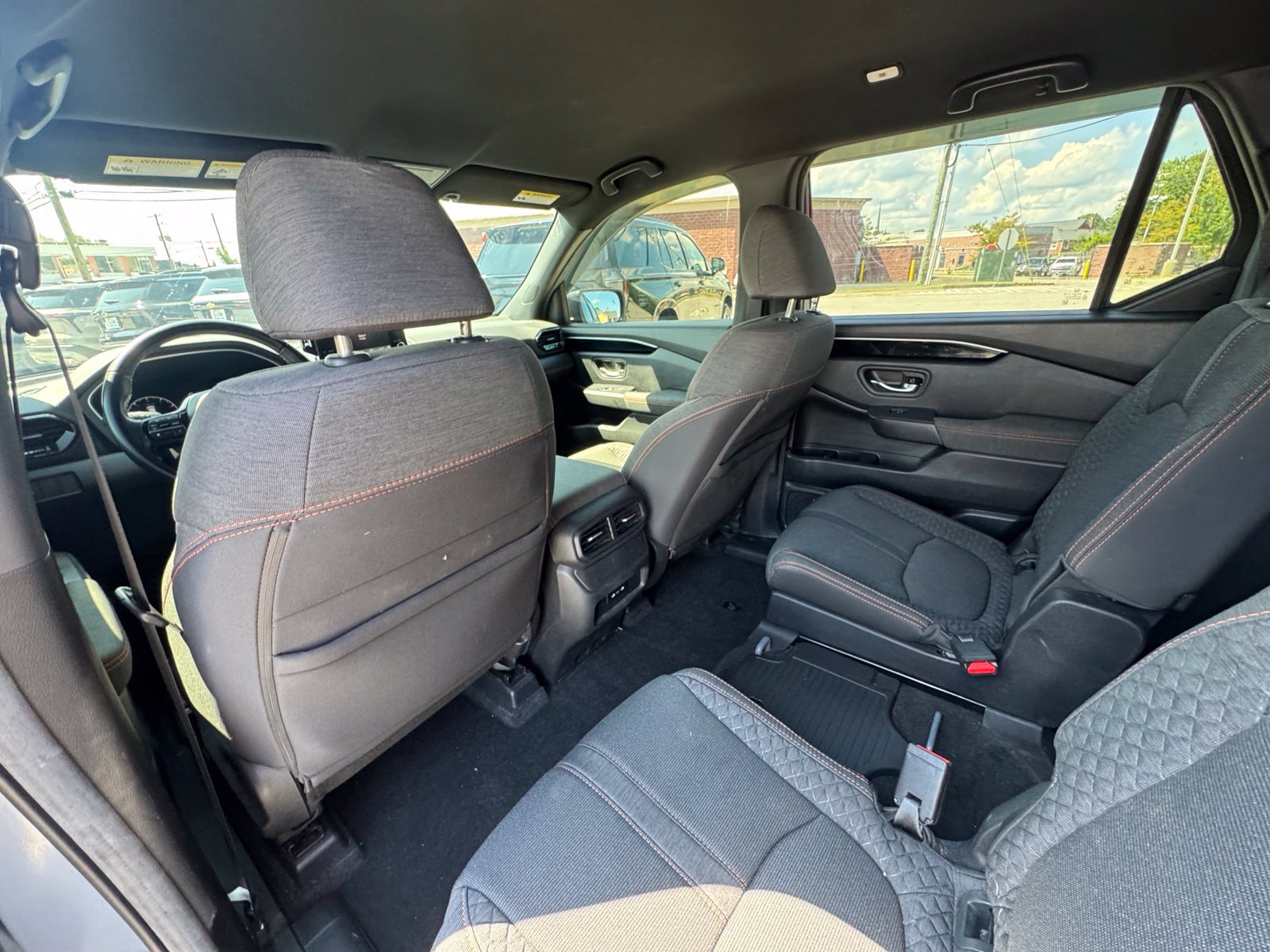 Used 2025 Honda Pilot Sport image 23